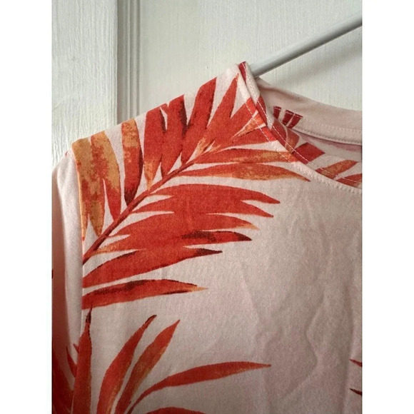 Forever21 Contemporary Women’s size small t-shirt - Picture 3 of 7